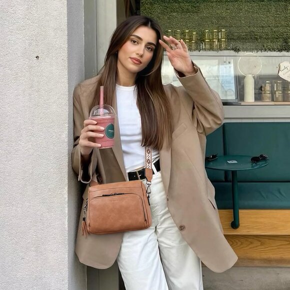 Stylish Women's Crossbody Travel Purse with RFID Protection & Adjustable Strap - Picture 2 of 7